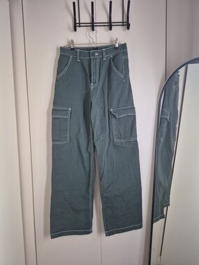 H&M Olive Green Wide-Leg Cargo Jeans with Contrast Stitching